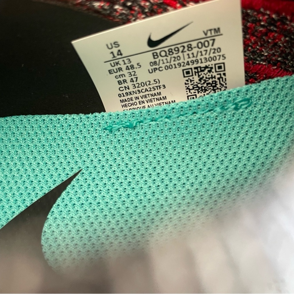 Nike Epic React Flyknit 2 Running Shoe Men's Size 14 BQ8928-007 Black Hyper Jade - Picture 10 of 10